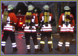 Gruppe von vier Feuerwehrmännern